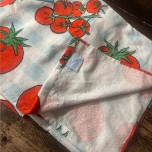 Deborah Connolly Designs🍅 DARLING Tomato Print Towel- machine washable🍅🍅